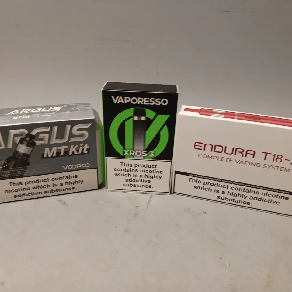 APPROXIMATELY 20 VAPES & E-CIGARETTES TO INCLUDE INNOKIN ENDURA T18-X, VAPORESSO XROS 3, VOOPOO ARGUS MT KIT, ETC