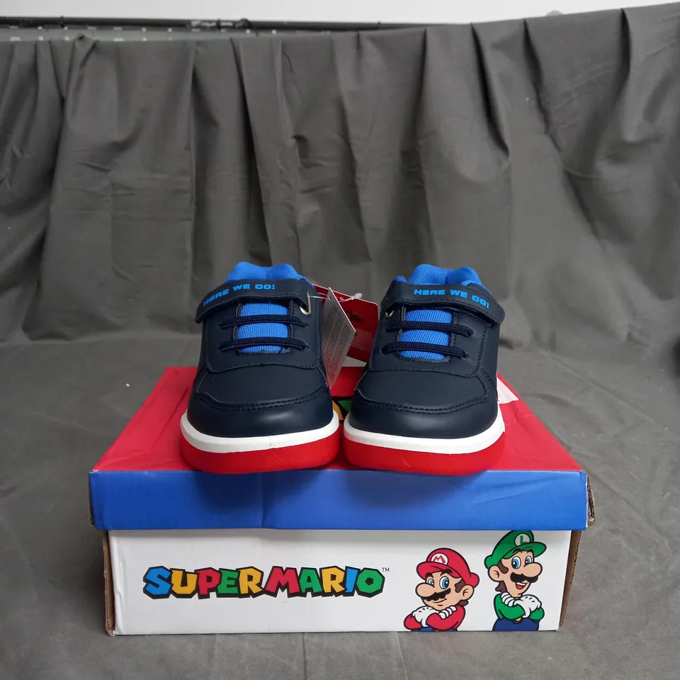 BOXED PAIR OF SUPER MARIO LIGHT UP SHOES KIDS SIZE 31