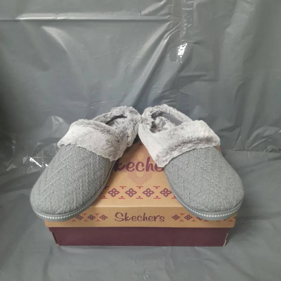 SKECHERS OPEN BACK FAUX FUR LINED SLIPPERS SIZE 5.5