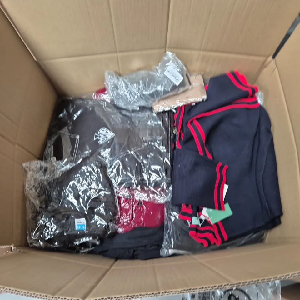 LARGE QUANTITY OF ASSORTED CLOTHING ITEMS TO INCLUDE ZARA AND PRETTYLITTLETHING