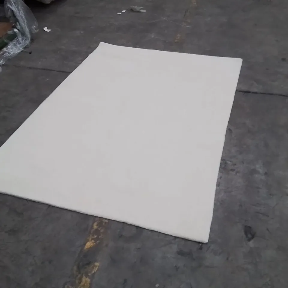 QUALITY DESIGNER AREA RUG - APPROXIMATELY 180X120CM