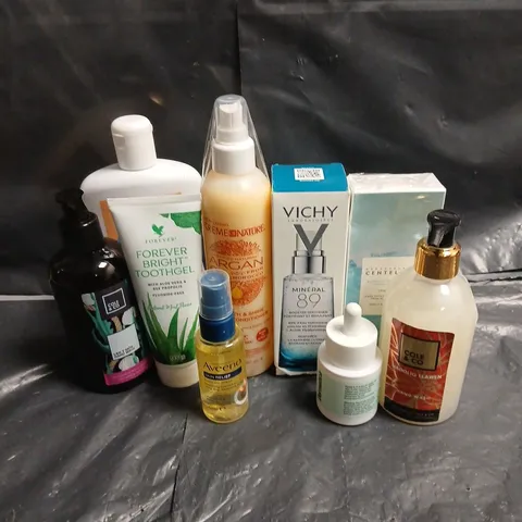 APPROXIMATEY 20 ASSORTED HEALTH AND BEAUTY PRODUCTS TO INCLUDE - DERMATICA ADVANCED DARK SPOT CORRECTOR SERUM - AVEENO SKIN RELIEF BODY OIL SPRAY - MADAGASCAR CENTELLA WATER-FIT SUN SERUM - ETC