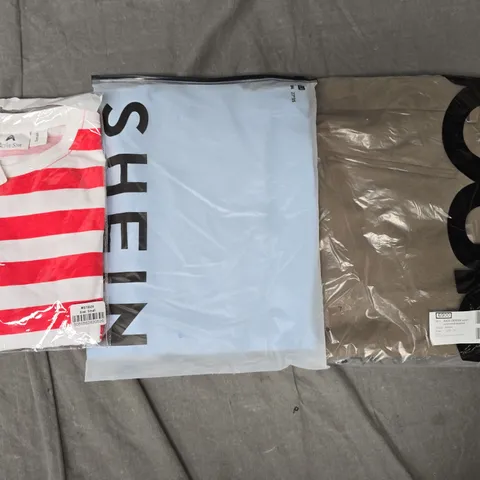 BOX OF APPROXIMATELY 20 ASSORTED CLOTHING AND FASHION ITEMS IN VARIOUS STYLES, SIZES, AND COLOURS - COLLECTION ONLY