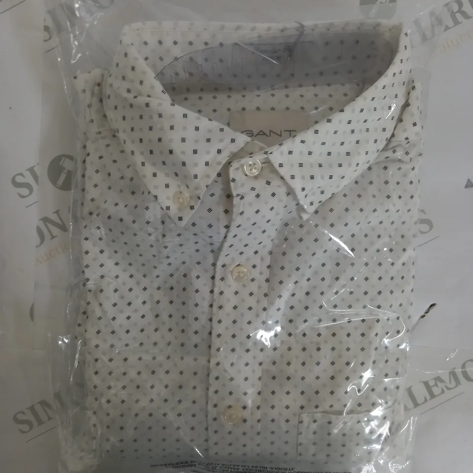 GANT REG MICRO PRINT SHIRT IN EGGSHELL WHITE - MEDIUM