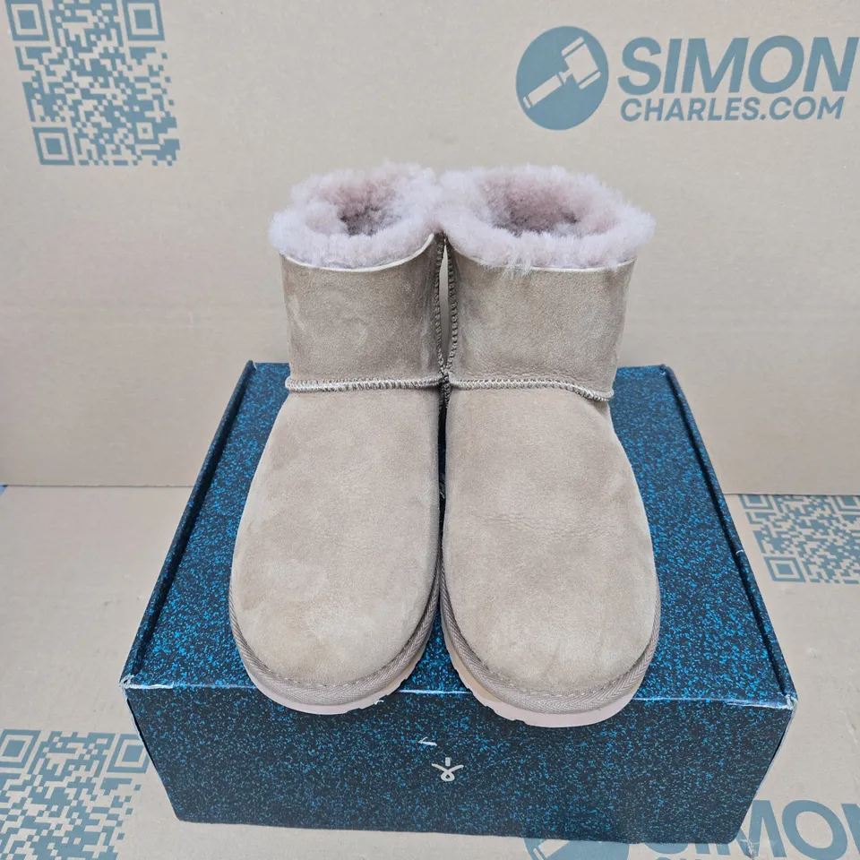 EMU WATER RESISTANT PICTION BOOT IN CAMEL SIZE 7