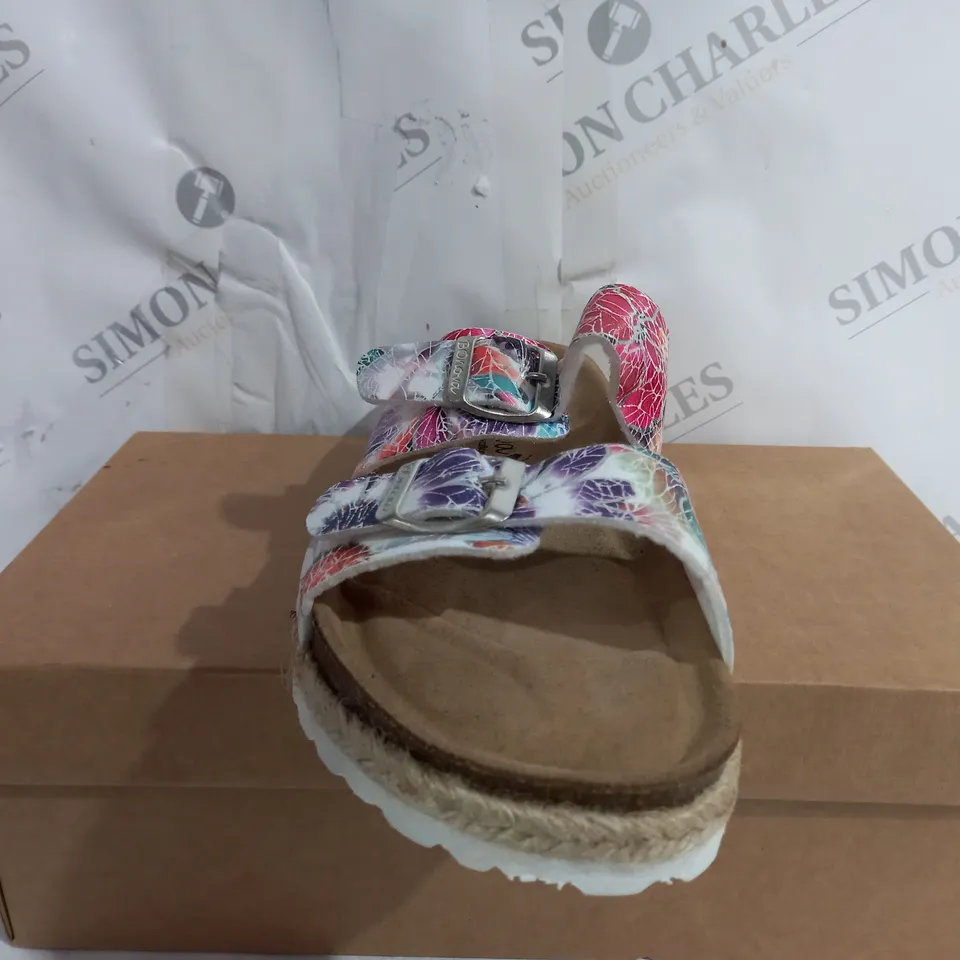BONOVA FLORAL ESPADRILLE FOOTBED SANDAL - SIZE 6