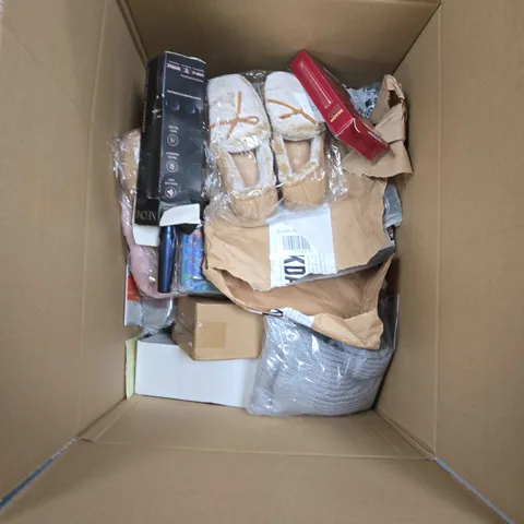 BOX OF APPROXIMATELY 20 ASSORTED ITEMS TO INCLUDE: WEEKEND FLORAL GILET 