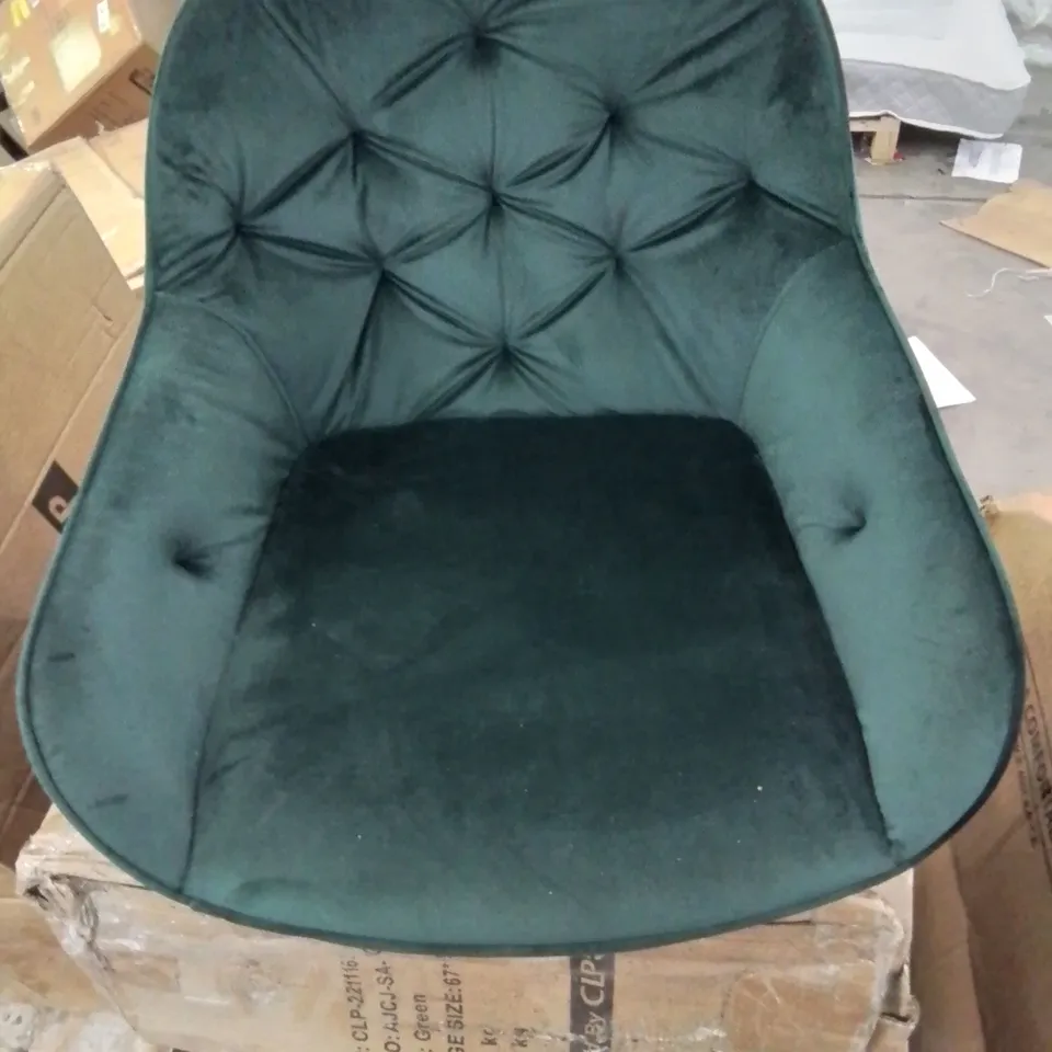 A BOXED PAIR OF GREEN VELVET UPHOLSTERED DINING ROOM CHAIRS 