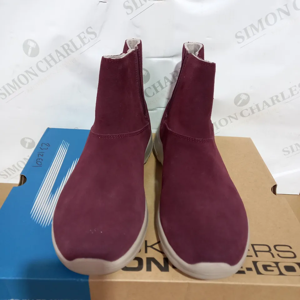 SKECHERS ON THE GO ZIP ANKLE BOOTS, BURGUNDY - SIZE 6.5