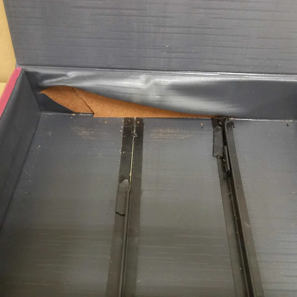 DECORATIVE RETRO STYLE DOCUMENT BOX - RED