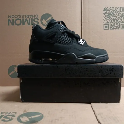 BOXED PAIR OF AIR JORDAN 4 RETRO OG TRAINERS IN BLACK SIZE UK 6