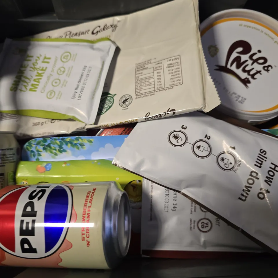 APPROXIMATELY 13 ASSORTED FOOD & DRINK ITEMS TO INCLUDE -  M&S BELGIAN CHOCOLATE , PEPSI STRAWBERRY & CREAM , GRANOLA KITCHEN SOFT BAKED ETC