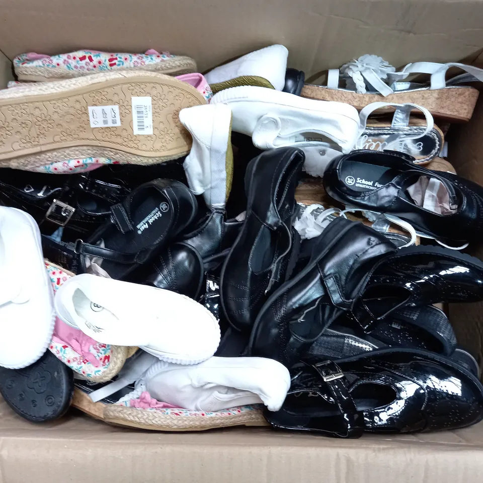 APPROXIMATELY 13 ASSORTED KIDS PAIRS OF SHOES IN VARIOUS COLOURS, STYLES, AND SIZES