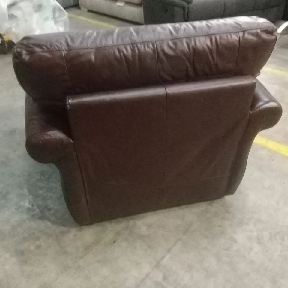 VANTAGE ITALIAN LEATHER ARMCHAIR RRP £899