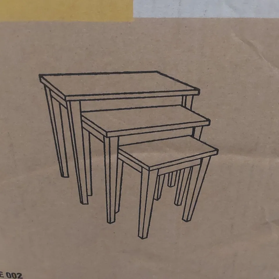 BOXED NEST OF TABLES IN WHITE/NATURAL 