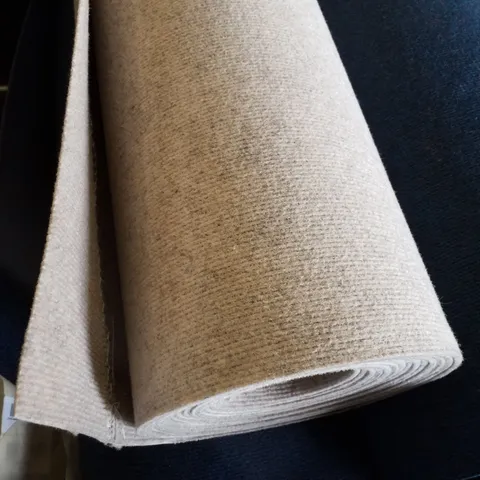 ROLL OF QUALITY CARPET IN IVORY - SIZE UNSPECIFIED 