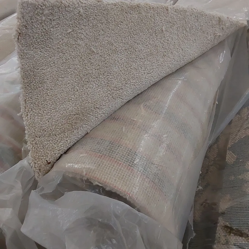 ROLL OF QUALITY HAMPTONS SWAN CARPET // SIZE: APPROXIMATELY 4 X 3m