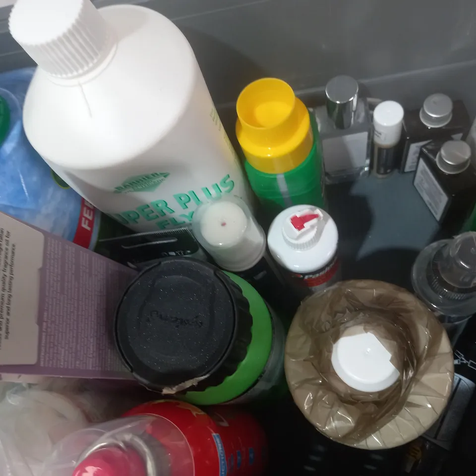 APPROXIMATELY 15 ASSORTED HOUSEHOLD ITEMS TO INCLUDE GOO & ADHESIVE REMOVER, SCENTED DIFFUSER, GALLERIA ACRYLIC, ETC - COLLECTION ONLY
