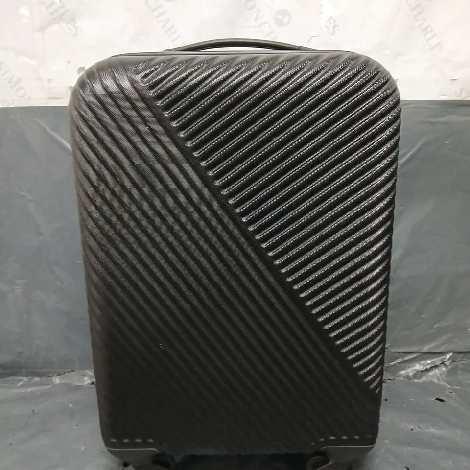 UNBRANDED SMALL WHEELED SUITCASE IN BLACK 