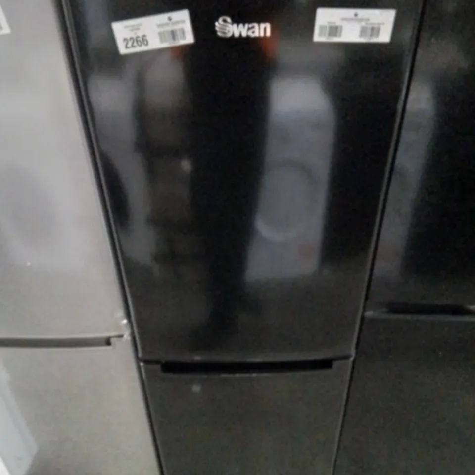 SWAN 50/50 FRIDGE FREEZER IN BLACK