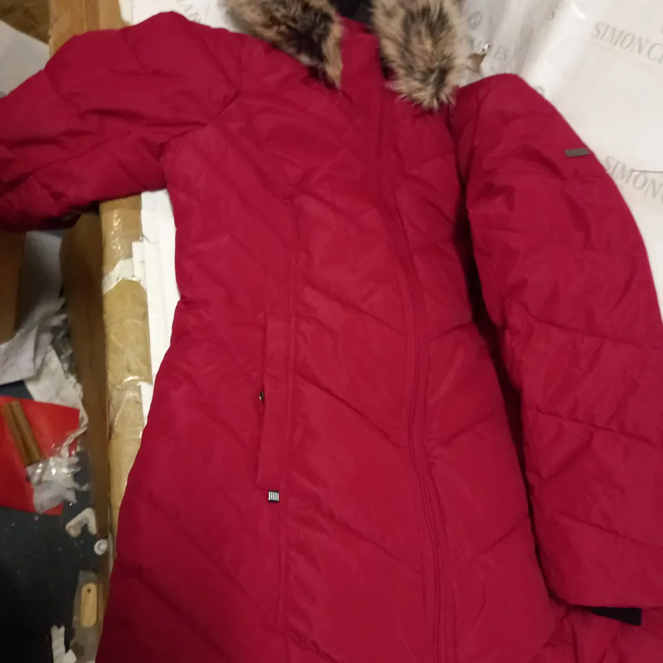 LOT OF APPROXIMATELY 5 ASSORTED CLOTHING ITEMS