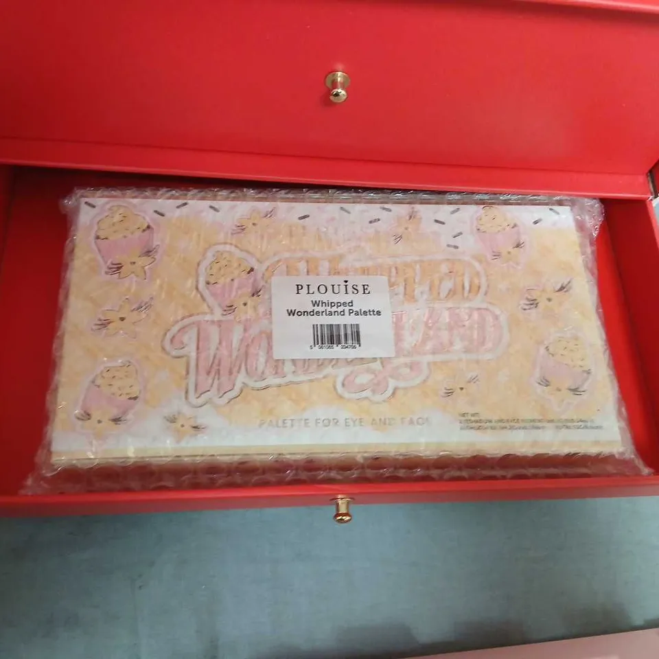 BOXED PLOUISE MINIWOOD BORN TO SHINE BUILT TO SLAY MINI MUA VANITY STATION