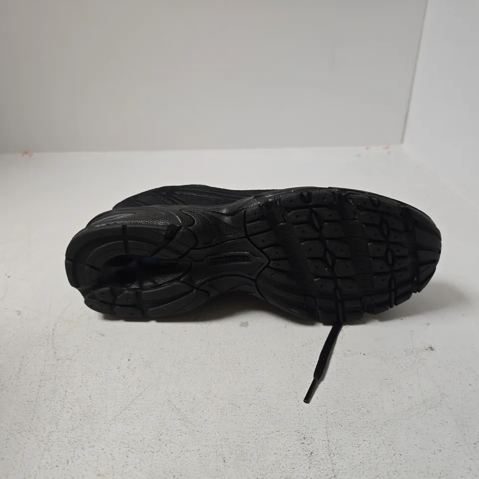 NEW BALANCE BLACK TRAINERS UK 8 BOXED
