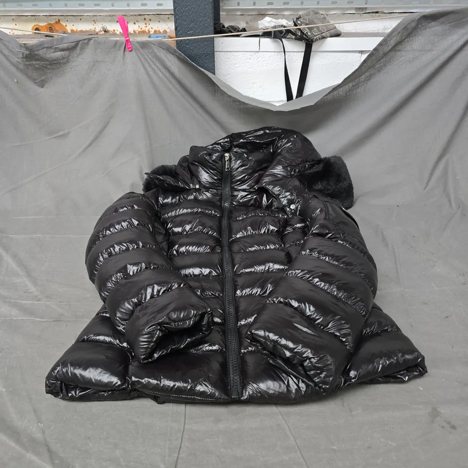 WULUX PARIS BLACK PUFFER JACKET WITH FUR TRIM HOOD – QUILTED, ZIP FRONT LARGE