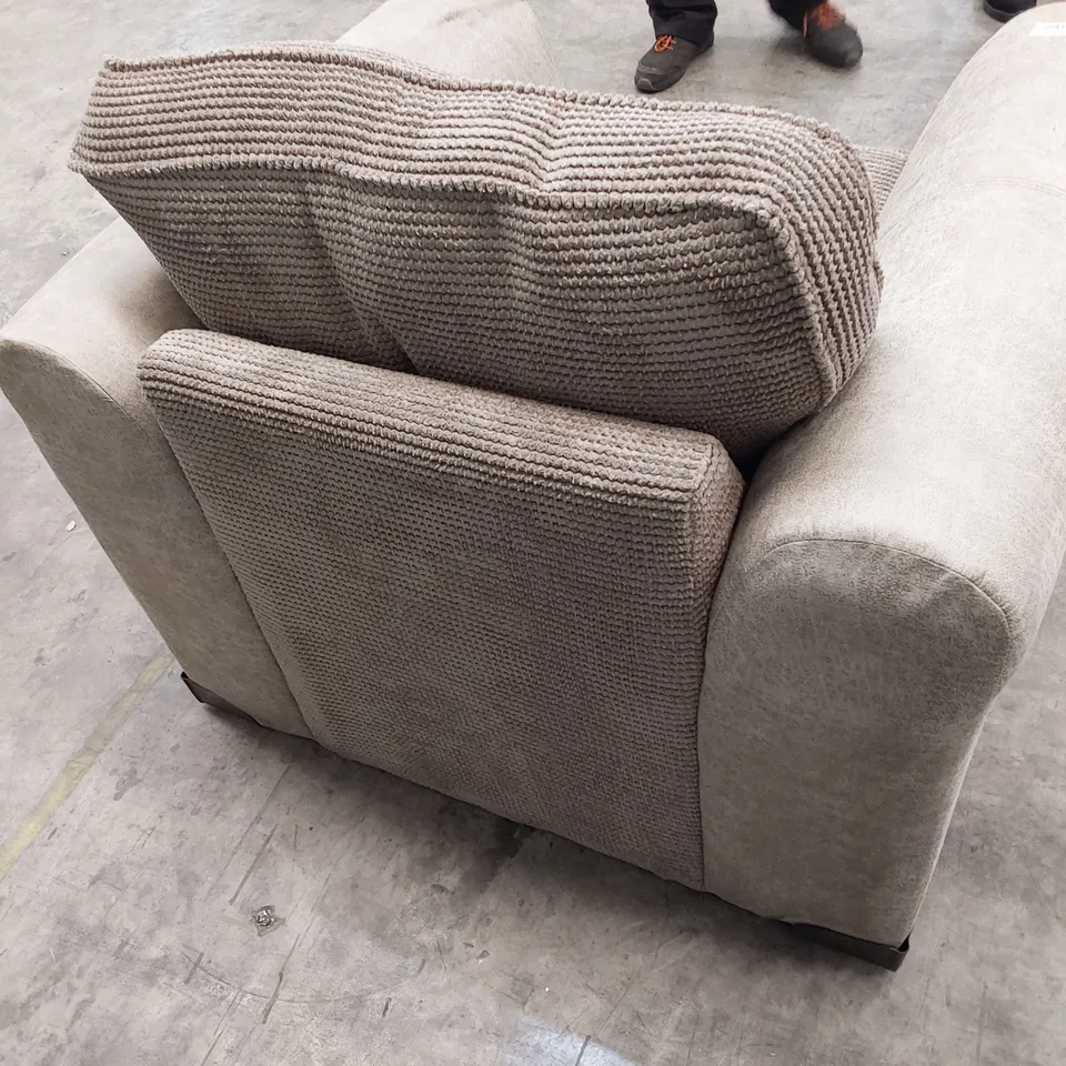 QUALITY DESIGNEREASY CHAIR FAUX LEATHER AND JUMBO CORD