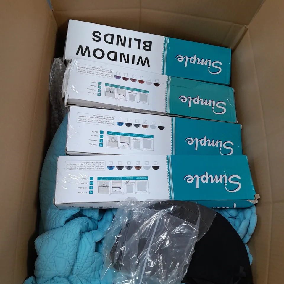 APROXIMATELY 15 ASSORTED HOUSEHOLD ITEMS TO INCLUDE BEDDING , WINDOW BLINDS EFFUSE SACKS , ETC