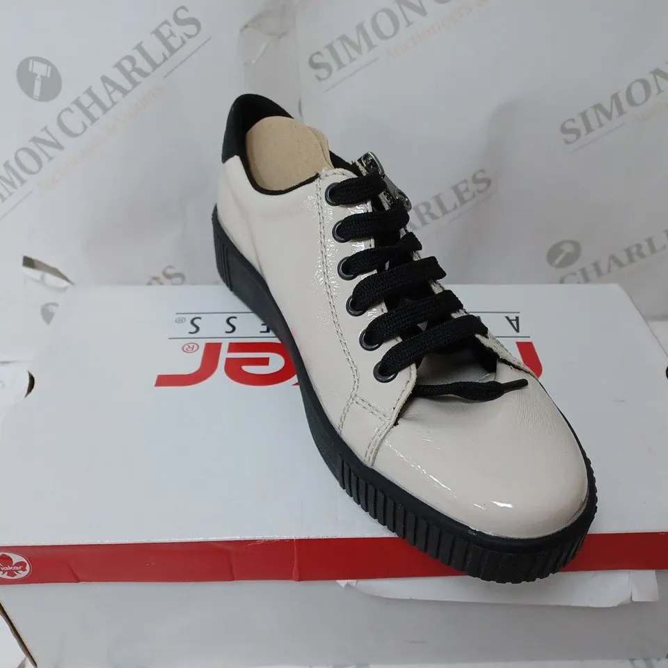BOXED PAIR OF RIEKER SIDE ZIP CREAM BLOCK TRAINERS SIZE 6.5