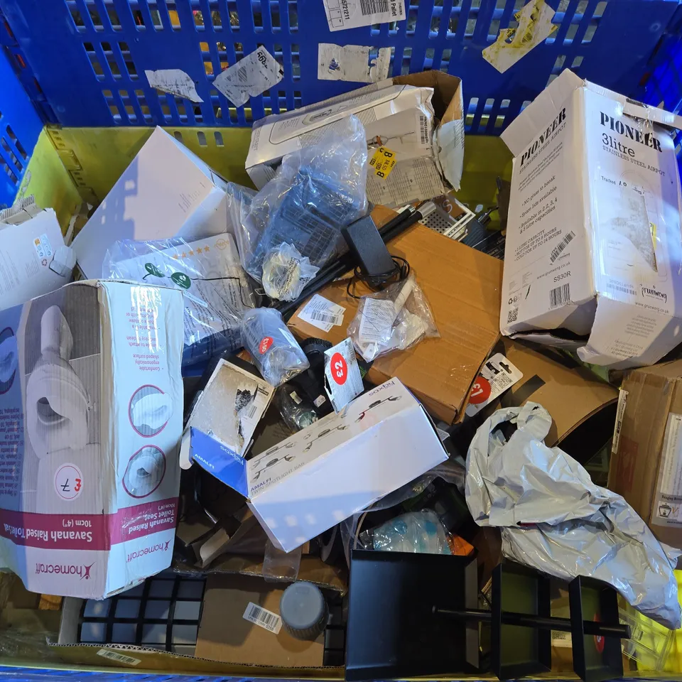 PALLET OF ASSORTED HOUSEHOLD ITEMS