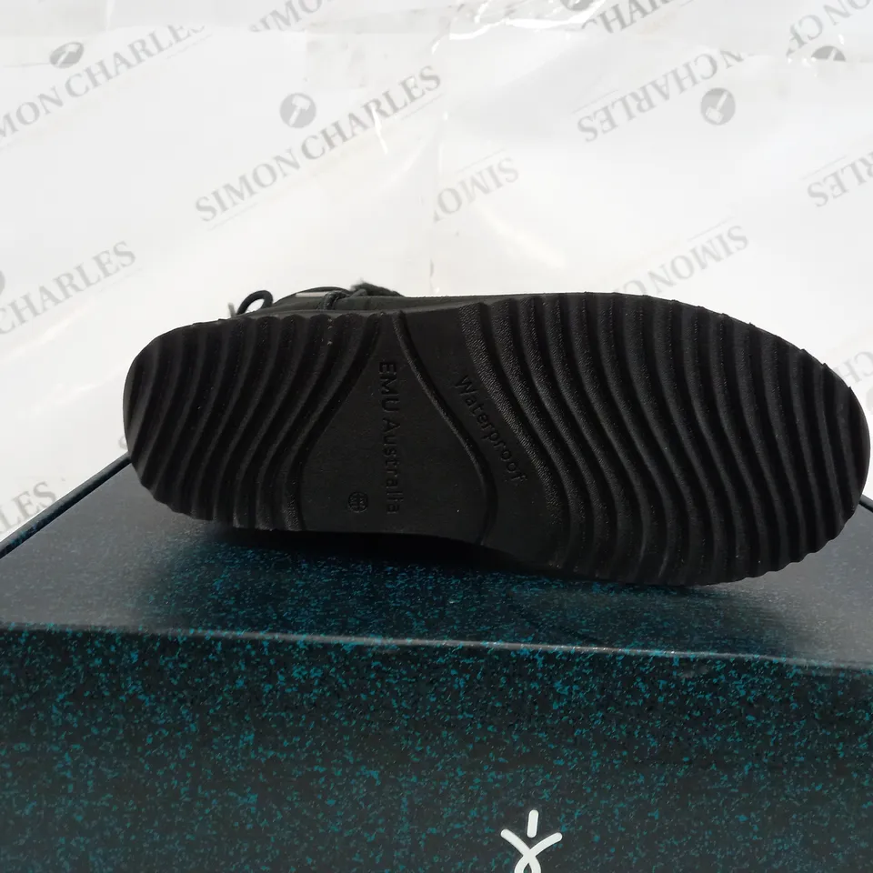 BOXED EMU BIRDWOOD BOOTS, BLACK - SIZE 5