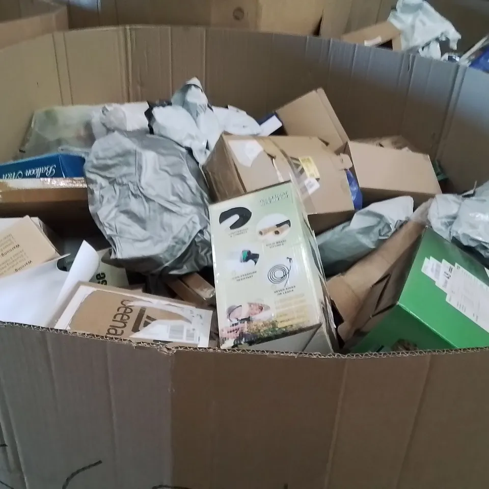 PALLET CONTAINING A LARGE QUANTITY OF HOSES