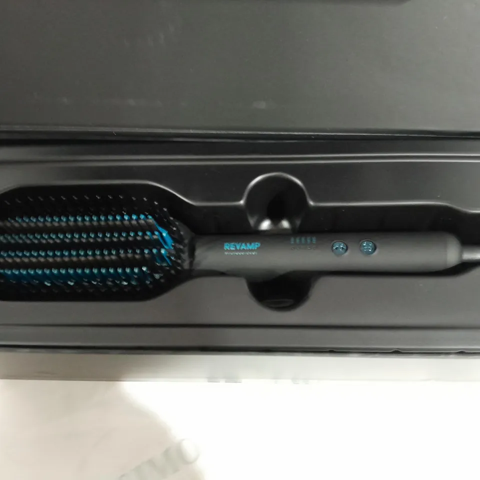 REVAMP BOXED PROGLOSS DEEEPFORM BRUSH