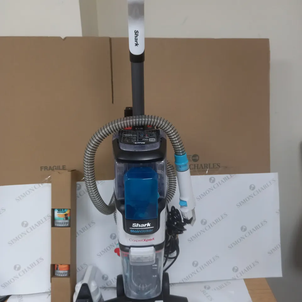 SHARK CARPET XPERT DEEP CARPET CLEANER & BUILT IN STAIN STRIKER EX200UK