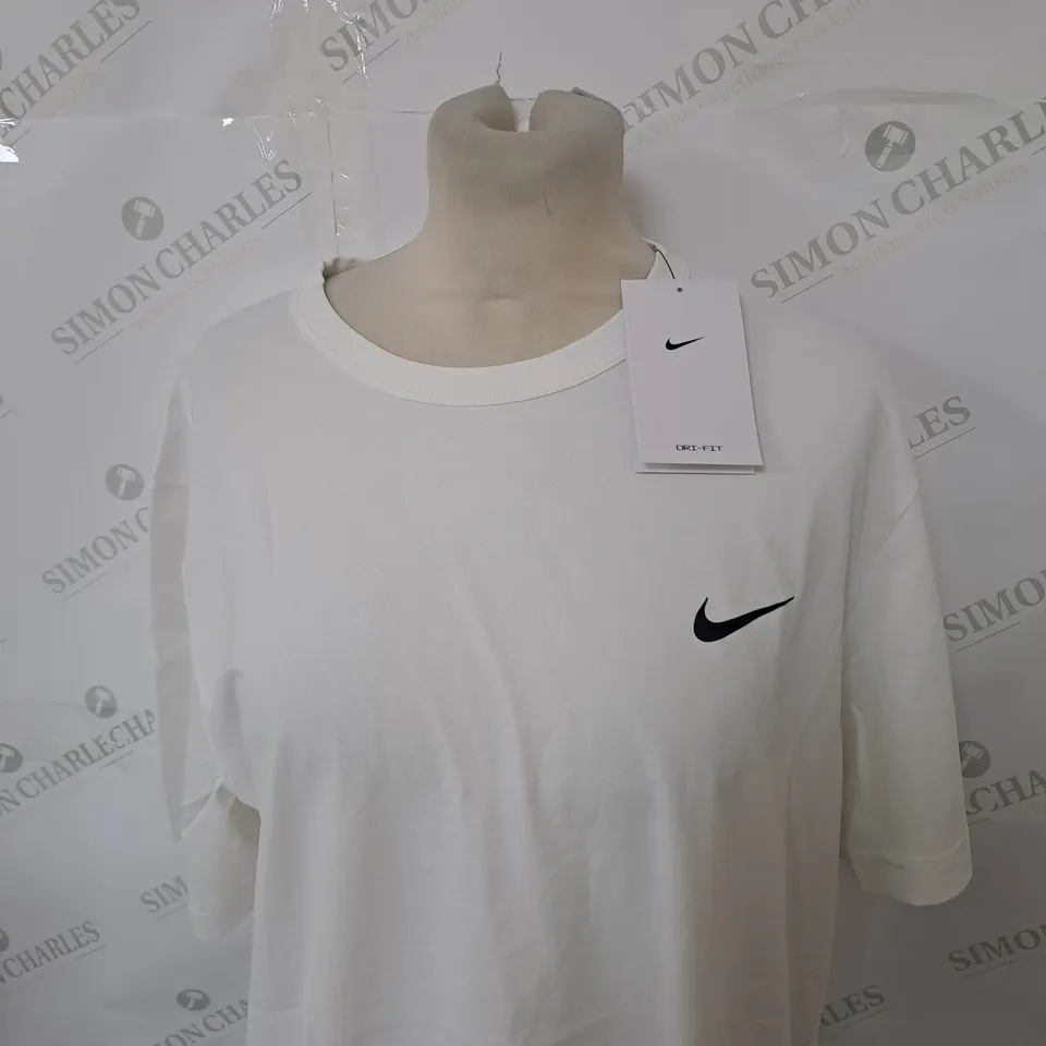 NIKE LOGO CASUAL T-SHIRT SIZE M