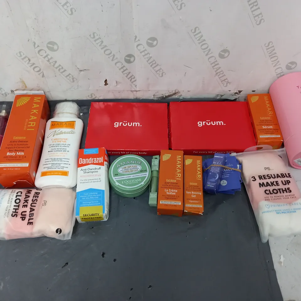 BOX OF APPROXIMATELY 12 ASSORTED COSMETIC ITEMS TO INCLUDE - GRUUM EVERYTHING KIT - MAKE UP CLOTHES - MAKARI BODY MILK ETC. 