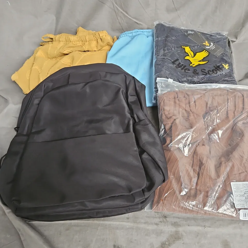 BOX OF APPROXIMATELY 20 ASSORTED CLOTHING ITEMS TO INCLUDE TROUSERS, SHORTS, BAG, ETC