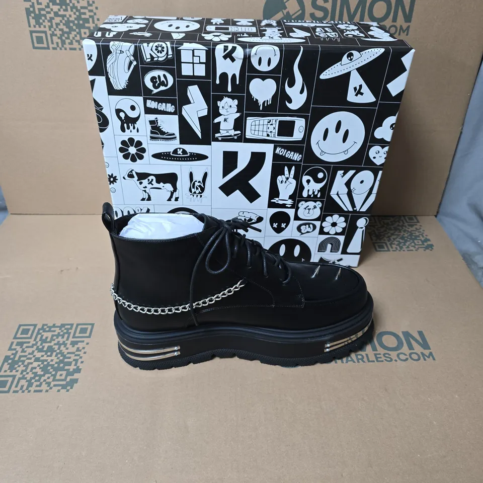 BOXED KOI THE SILENCE MENS PLATFORM GRUNGE BOOTS BLACK SIZE UK 7