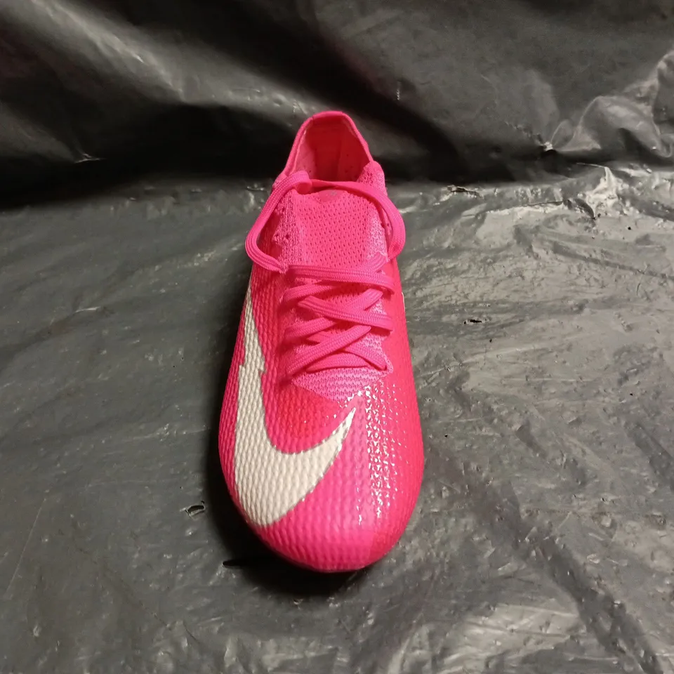 PAIR OF NIKE MERCURIAL VAPOR 13 FOOTBALL BOOTS IN PINK SIZE UK 7