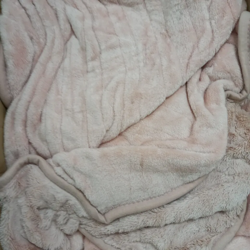 COZEE HOME VELVETSOFT HEATED THROW IN PINK