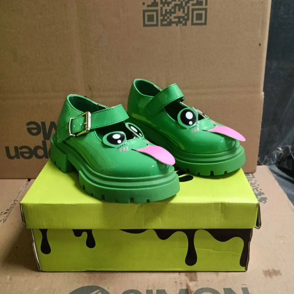 KOI KIDZ LIL TIRA CHEEKY FROG MARY JANE SHOES GREEN SIZE 10