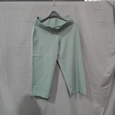 BOX OF APPROXIMATLEY 25 CLOTHING ITEMS INCLUDING:LANDS END GREEN LEGGINGS, ORANGE SUSUDIO JUMPER AND BLACK ROMAN COLLARED JUMPER.