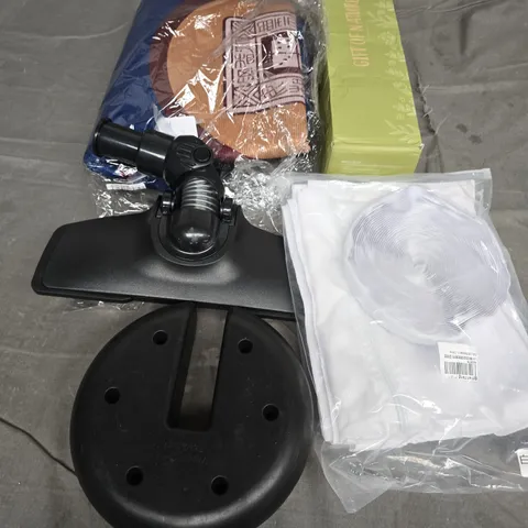 APPROXIMATELY 15 ASSORTED HOUSEHOLD PRODUCTS TO INCLUDE VACUUM HEAD, PARASOL WEIGHT, CLOTHING, ETC - COLLECTION ONLY