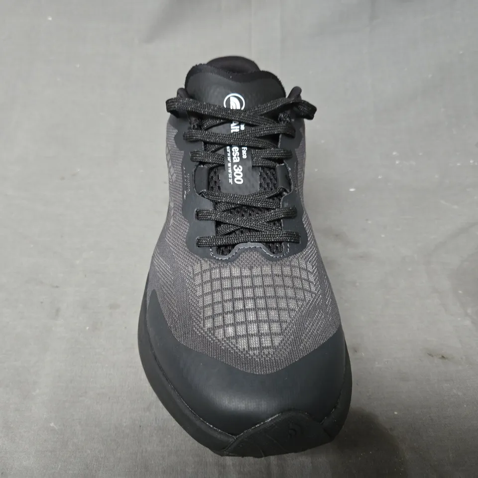 BOXED PAIR OF THE NORTH FACE SHOES IN BLACK UK SIZE 10.5