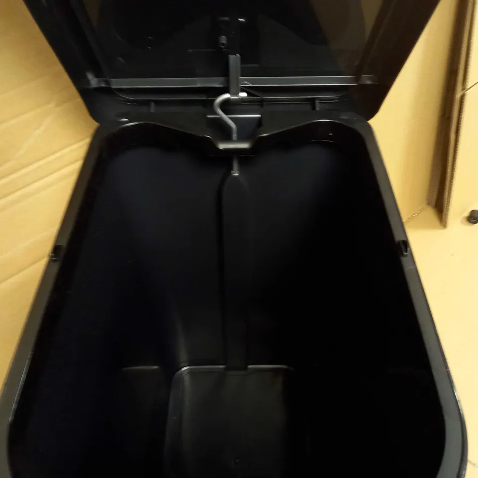 ROTHO PASCO PEDAL BIN 50L - PLASTIC