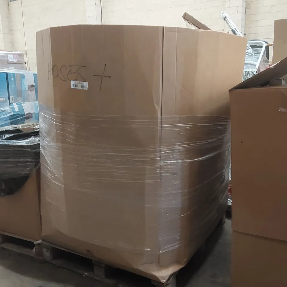 PALLET CONTAINING A LARGE QUANTITY OF ASSORTED HOSE PIPES, POOL INFLATABLES ECT