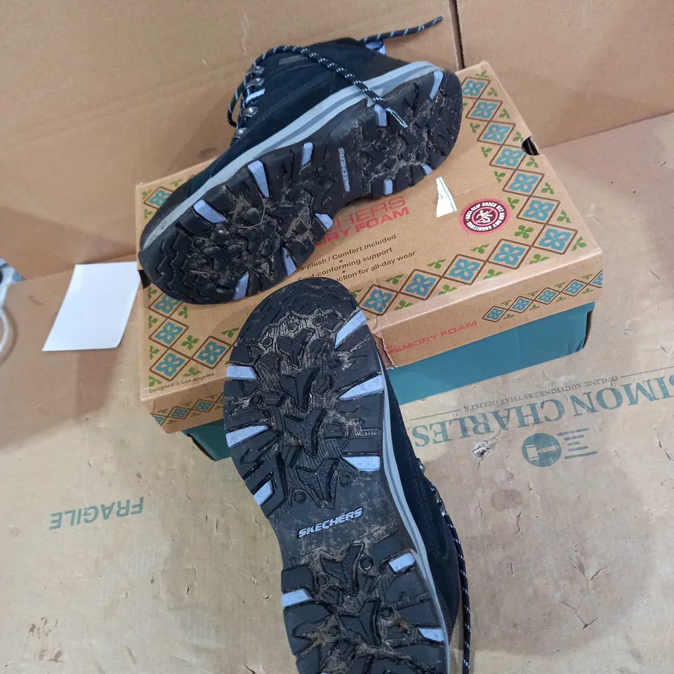 BOXED PAIR OF SKECHERS WATERPROOF BOOTS IN BLACK, UK SIZE 5