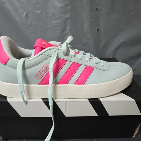 BOXED PAIR OF ADIDAS VL COURT 3.0 TRAINERS IN SKY BLUE/PINK - UK 8